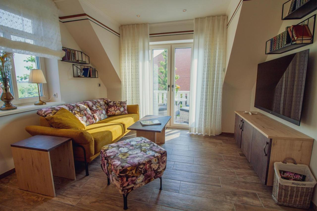 Apartamento Up Besöök - Rapsblüte Krummhörn Exterior foto